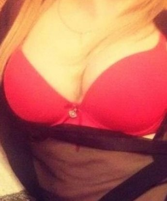 🌟 Моя главная цель - удовлетворение твоих самых сокровенных желаний. 💋 Я живу в Москве и готова окунуть тебя в мир страсти и наслаждения. Мои услуги включают классический и эротический массаж, приятные разговоры и интимные утехи. 💆♂️🔥 У меня большой опыт работы, множество довольных клиентов и отличные отзывы, которые гарантируют тебе великолепное время в моей компании. 💯И, конечно же, мое фото подтверждает мою красоту и сексуальность. 📸 Не упускай возможность испытать незабываемые ощущения со мной. Звони, и встретимся в Москве. 🌃💫 Эльза
